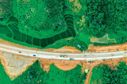 Tuyến đường bộ cao tốc Đồng Đăng-Trà Lĩnh đang dần hoàn thành.