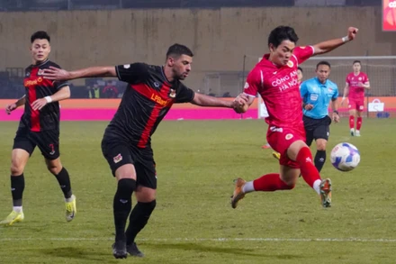 Màn so tài giữa hai Ninh Bình và Công an Hà Nội ở vòng 16 LPBank V-League mang ý nghĩa quan trọng trong cuộc đua vô địch. (Ảnh: TTXVN)