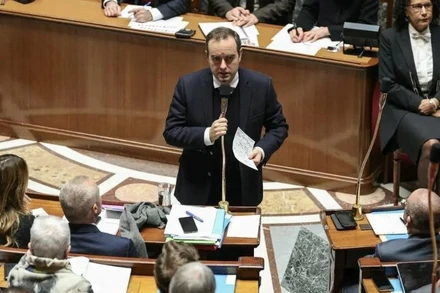 Thủ tướng Pháp phát biểu trước Quốc hội.