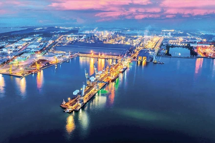 Khu liên hợp sản xuất gang thép Hòa Phát Dung Quất.