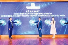 Lãnh đạo Bệnh viện Đại học Y dược Thành phố Hồ Chí Minh nhấn nút chính thức ra mắt Thư viện truyền thông sức khỏe.