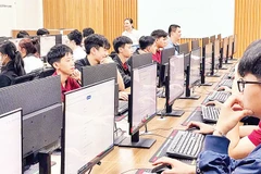 Trường cao đẳng Công nghệ cao Hà Nội tích cực triển khai chuyển đổi số, đầu tư nâng cấp hạ tầng công nghệ thông tin; bài giảng điện tử, bài kiểm tra điện tử. (Ảnh TRƯỜNG CAO ĐẲNG CÔNG NGHỆ CAO HÀ NỘI)