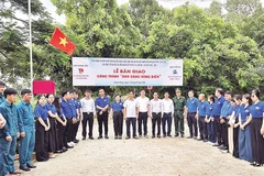 Công trình ánh sáng vùng biên do Đoàn Thanh niên Văn phòng Ủy ban nhân dân tỉnh Tây Ninh vận động Biwase- Long An hỗ trợ 20 trụ đèn năng lượng mặt trời đã thắp sáng tuyến đường tuần tra biên giới (ấp Gò Xoài, xã Khánh Hưng dài 1 km).