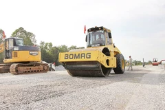Tiến độ thi công Dự án thành phần 3 thuộc Dự án cao tốc Châu Đốc-Cần Thơ-Sóc Trăng (trục ngang giai đoạn 1) đang được đẩy nhanh.