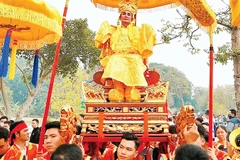 Lễ hội rước vua giả ở đền Sái (xã Thư Lâm, Hà Nội) là lễ hội lớn trong vùng, hằng năm thu hút đông đảo khách du lịch.