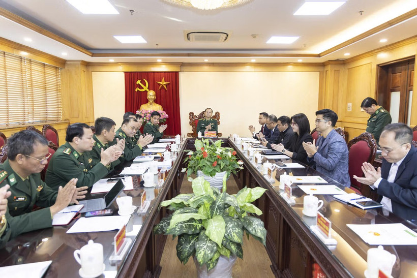 Quang cảnh buổi làm việc. Ảnh: Quang Vinh.