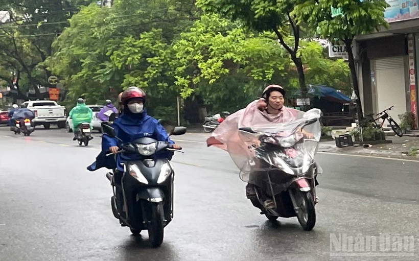 Dự báo khu vực Hà Nội ngày có mưa, mưa vừa và dông, cục bộ có nơi mưa to. (Ảnh minh họa: Đ.T)