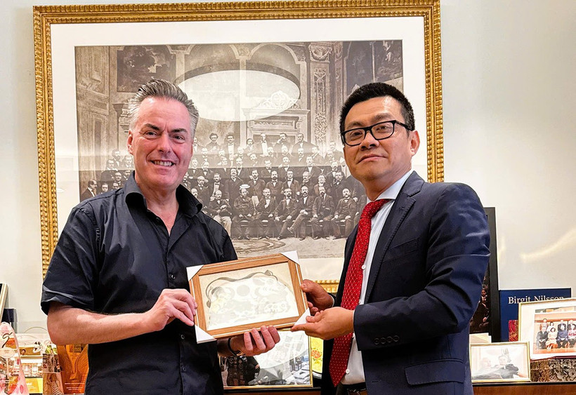 Đại sứ Vũ Lê Thái Hoàng và ông Daniel Froschauer (Nguồn: Đại sứ quán Việt Nam tại Áo)