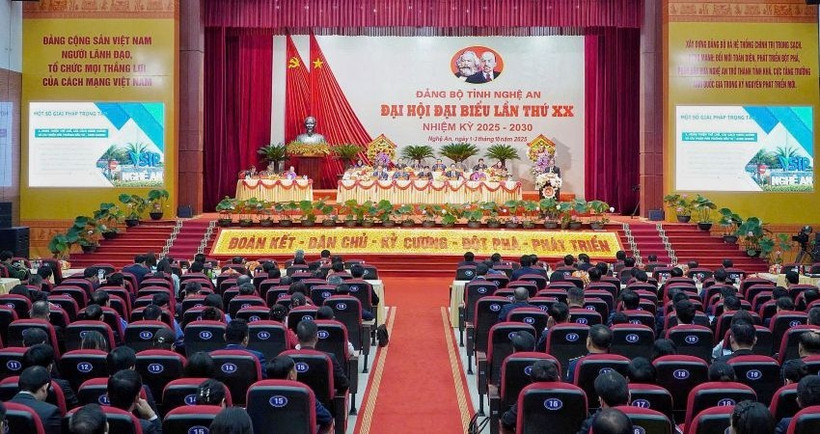 Quang cảnh Đại hội đại biểu Đảng bộ tỉnh Nghệ An lần thứ XX.