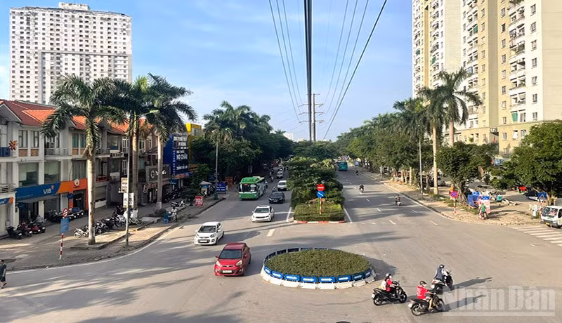 Dự báo khu vực Hà Nội ngày nắng nóng, chiều tối và đêm có mưa rào và dông rải rác. (Ảnh minh họa: Đ.T)