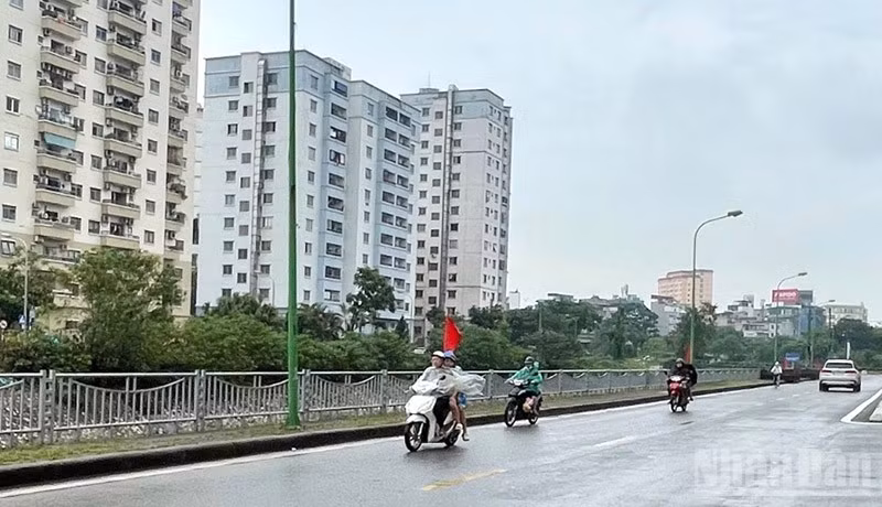 Dự báo khu vực Hà Nội chiều tối và đêm có mưa rào và dông vài nơi. (Ảnh minh họa: Đ.T)