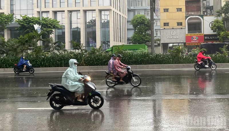 Dự báo Hà Nội chiều tối và đêm có lúc có mưa rào và dông. (Ảnh minh họa: Đ.T)