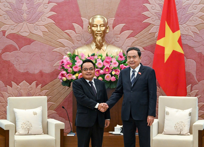 Chủ tịch Quốc hội Trần Thanh Mẫn và Chủ tịch Kiểm toán Lào Viengthavisone Thephachanh.