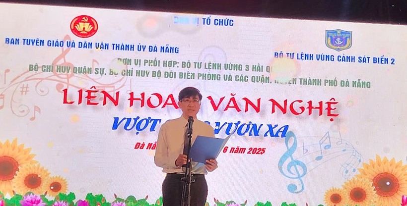 Trưởng Ban Tuyên giáo và Dân vận Thành ủy Đà Nẵng Trần Thắng Lợi phát biểu tại chương trình. (Ảnh: ĐÌNH TĂNG).