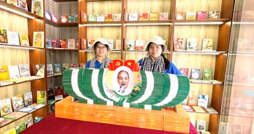 Khai trương phòng đọc sách tại Khu di tích Kim Liên, lan tỏa văn hóa đọc trên quê Bác. 