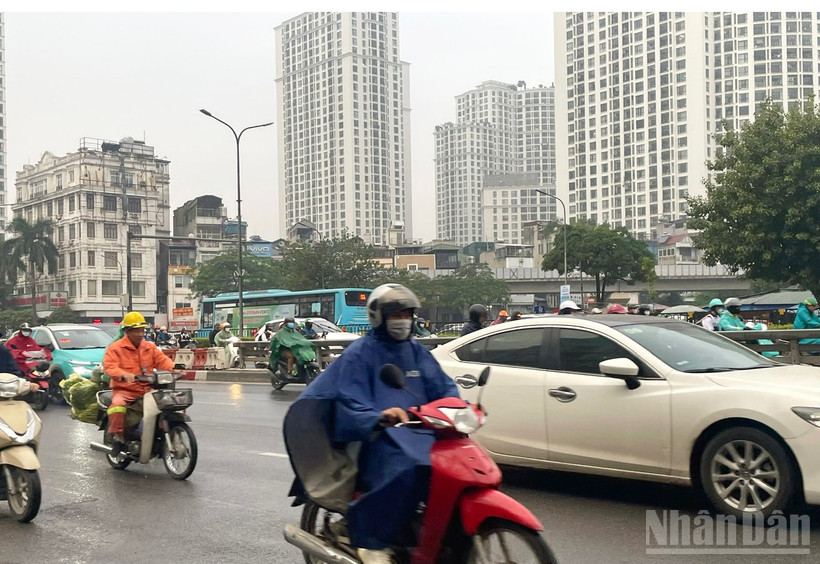 Dự báo khu vực Hà Nội có mưa, mưa rào rải rác và có nơi có dông. (Ảnh: Đ.T)