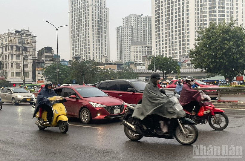 Dự báo khu vực Hà Nội mưa nơi vài nơi, sáng sớm có mưa phùn và sương mù rải rác. (Ảnh minh họa: Đ.T)
