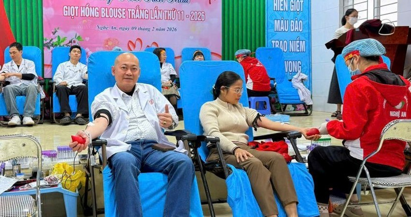 Hơn 1.200 đơn vị máu được tiếp nhận trong Ngày hội "Giọt hồng Blouse trắng".