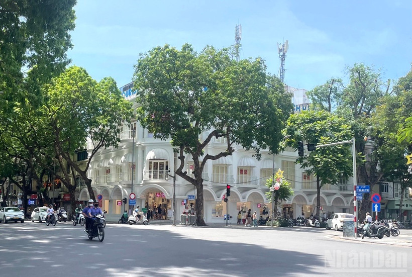 Dự báo khu vực Hà Nội ngày nắng nóng; chiều tối và đêm có mưa rào và dông vài nơi. (Ảnh minh họa: Đ.T)