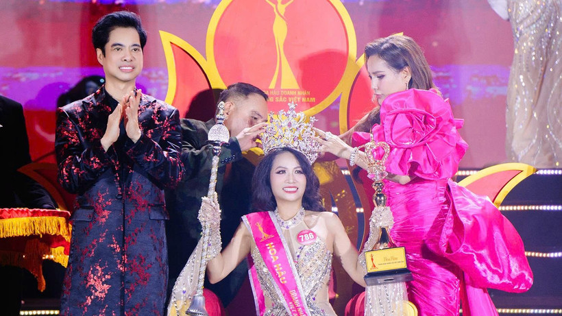 Đoàn Thị Minh Toán đăng quang Hoa hậu Doanh nhân Hương sắc Việt Nam 2025. (Ảnh: Ban tổ chức)