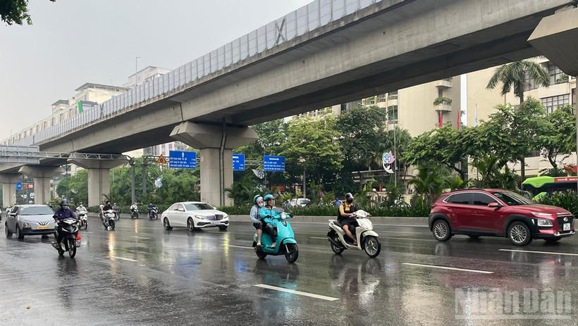 Dự báo khu vực Hà Nội sáng sớm và đêm có mưa, mưa nhỏ rải rác; trưa, chiều giảm mây hửng nắng. (Ảnh minh họa: Đ.T)