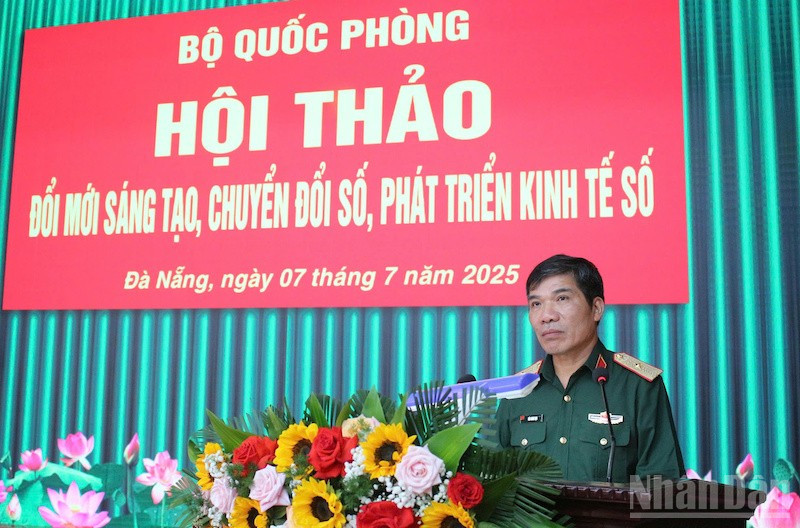Thiếu tướng Đào Minh Đạo - Phó Cục trưởng Cục Tài chính, Bộ Quốc phòng phát biểu tại khai mạc hội thảo. (Ảnh: ĐÌNH TĂNG)