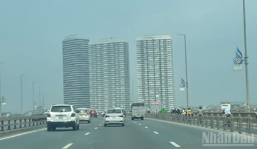 Dự báo có khu vực Hà Nội có mưa vài nơi, sáng sớm có sương mù nhẹ rải rác, trưa chiều giảm mây trời nắng. (Ảnh: Đ.T)