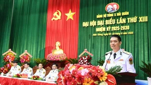 Thiếu tướng Nguyễn An Phong, Bí thư Đảng ủy, Chính ủy Quân chủng Hải quân dự và chỉ đạo Đại hội. (Ảnh: Văn Định)