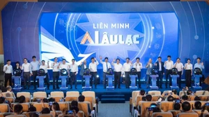 Các thành viên Liên Minh AI Âu Lạc thực hiện nghi thức ra mắt trong sự kiện sáng ngày 20/6/2025.