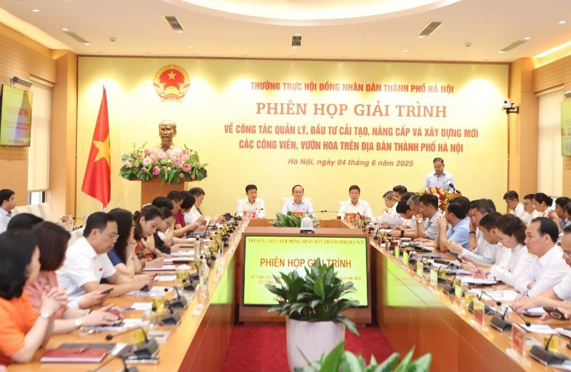 Quang cảnh phiên họp giải trình do Thường trực Hội đồng nhân dân thành phố Hà Nội tổ chức.
