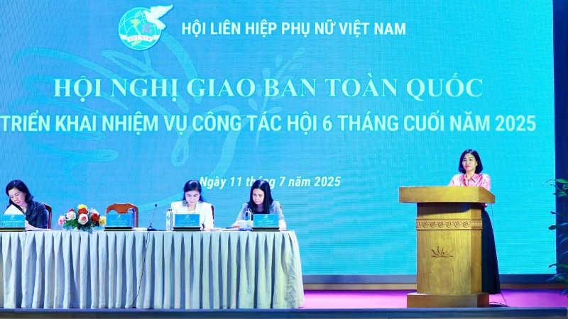 Chủ tịch Hội Liên hiệp Phụ nữ Việt Nam Nguyễn Thị Tuyết phát biểu tại hội nghị.