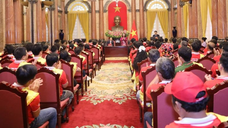 Toàn cảnh buổi gặp mặt. z6671444835031-bad586ce79eb785ea07825f0ad3ff867.jpg