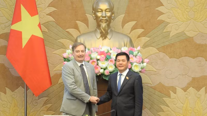 pho-chu-tich-quoc-hoi-nguyen-hong-dien-lam-viec-voi-hiep-hoi-doanh-nghiep-chau-au-tai-viet-nam-eurocham-1-2-7788.jpg