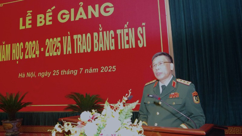 Thượng tướng Trần Việt Khoa, Giám đốc Học viện Quốc phòng phát biểu tại lễ bế giảng. z6838912499225-801eb577a0117b0c7d5a4202793b694a-2864-5507.jpg