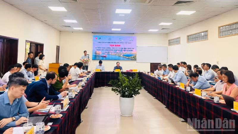Toàn cảnh buổi tọa đàm. 