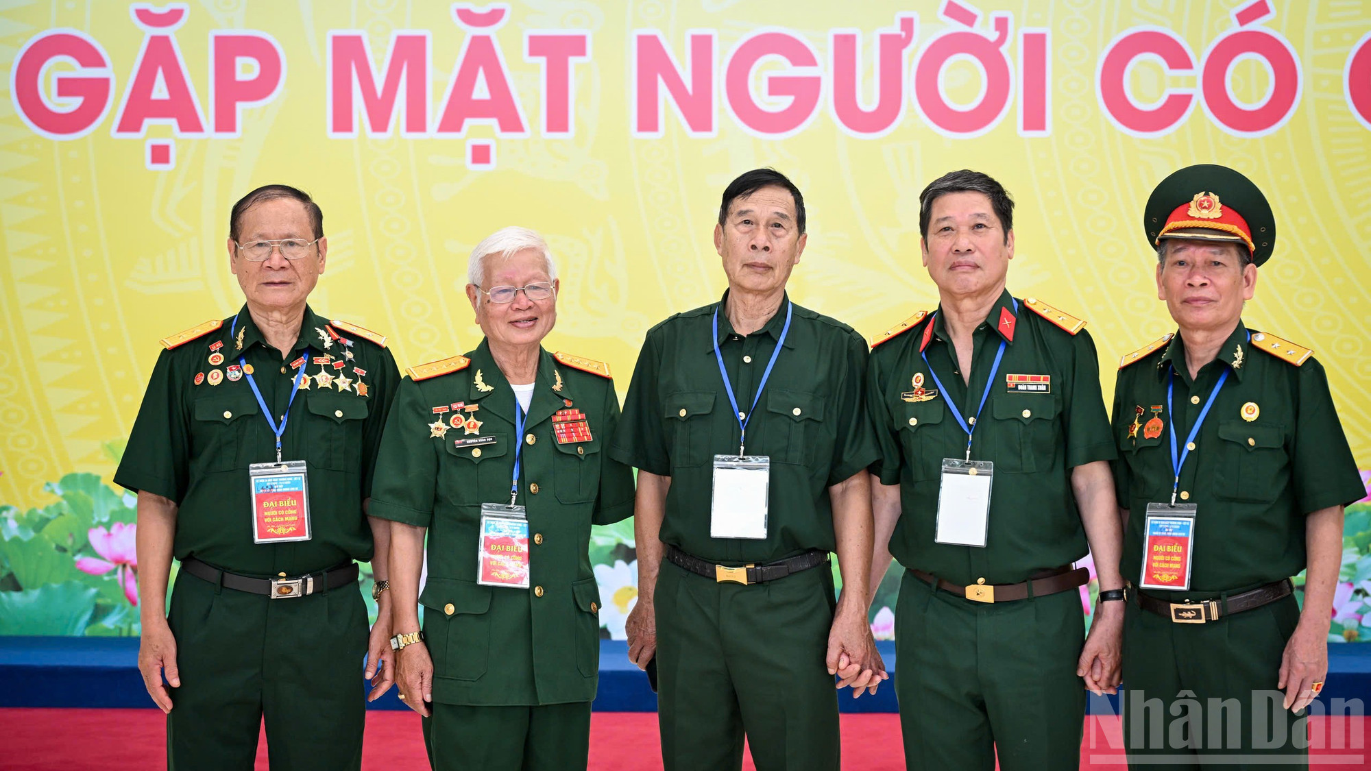 Các đại biểu người có công, nhân chứng lịch sử tiêu biểu tỉnh Bắc Ninh. ndo_br_nguoi-co-cong-bac-ninh-9393.jpg