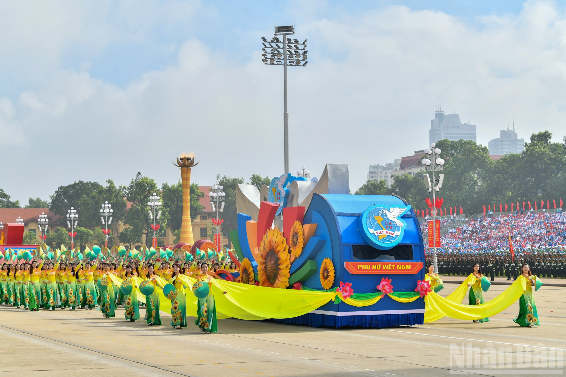 ndo_br_dieu-hanh-18-khoi-phu-nu-vietnam.jpg