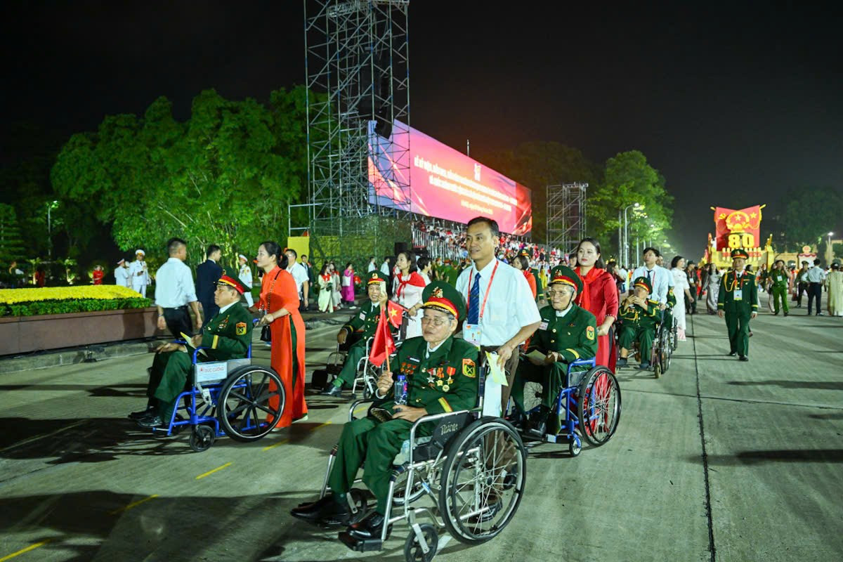 cac-cuu-chien-binh-ve-du-le.jpg