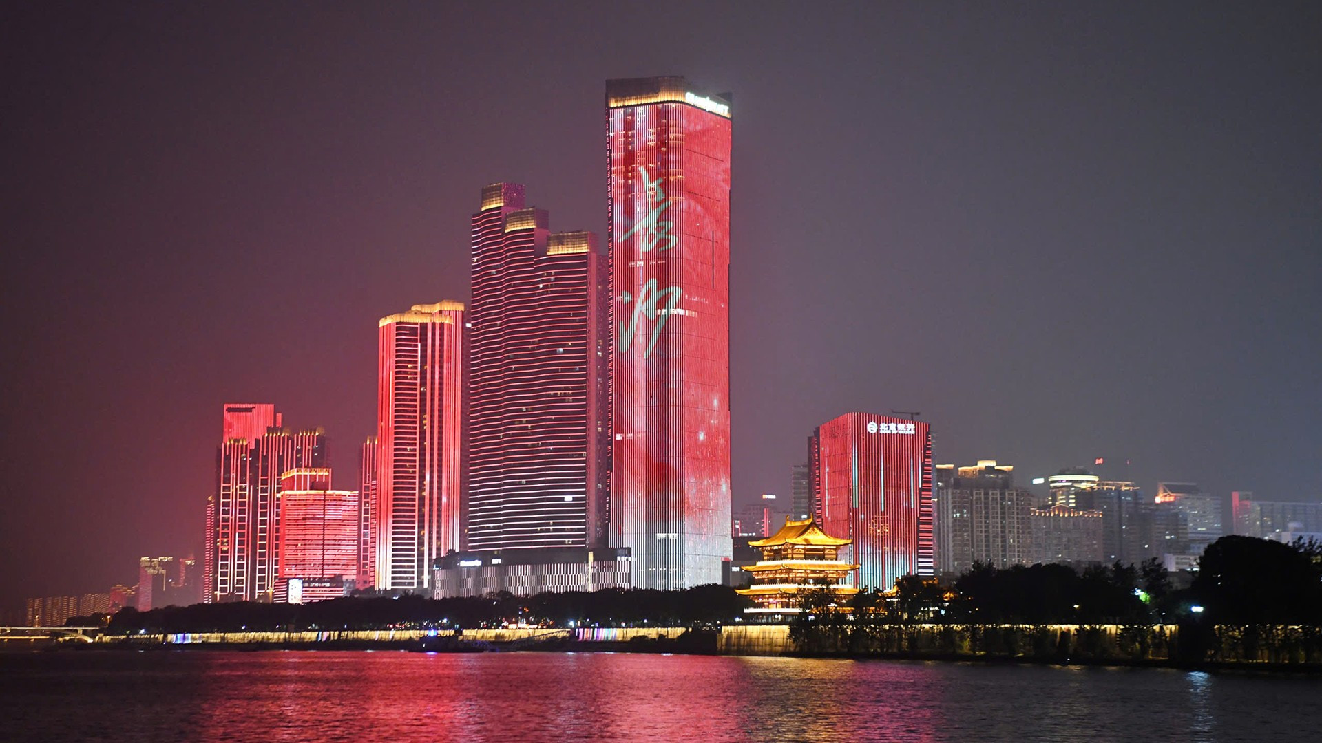 Cảnh đêm bên dòng Tương Giang, tỉnh Hồ Nam, Trung Quốc.