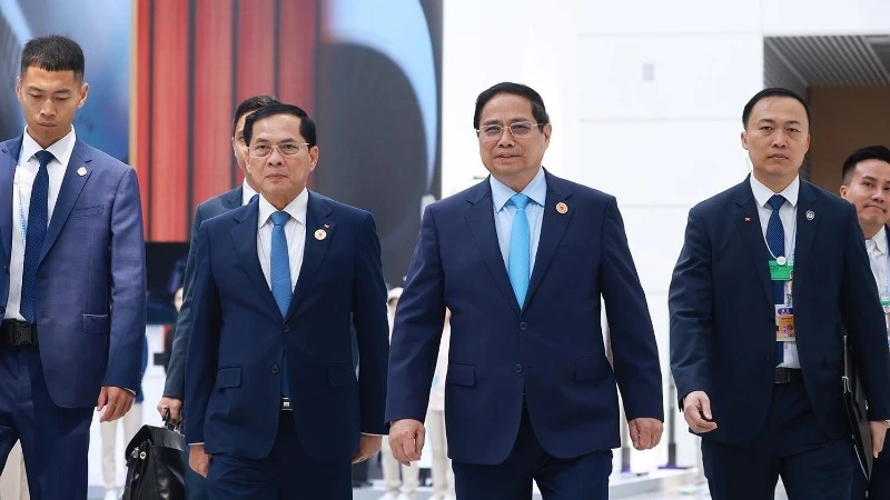 Thủ tướng Phạm Minh Chính đến tham dự khai mạc Hội nghị WEF 16 Thiên Tân 2025. (Ảnh: TTXVN)