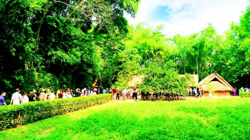 Khu Di tích Quốc gia đặc biệt Kim Liên (Nghệ An) trở thành điểm hẹn thiêng liêng của đồng bào cả nước.