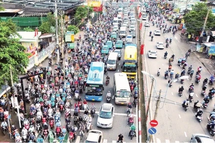 Phát thải từ các phương tiện tham gia giao thông là một trong các nguồn chính gây nên tình trạng ô nhiễm không khí