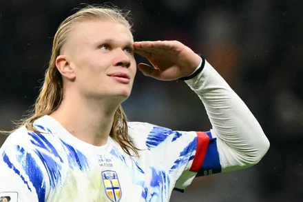 Erling Haaland ghi cú đúp ấn tượng giúp đội tuyển Na Uy hướng tới World Cup 2026. (Ảnh: Goal)