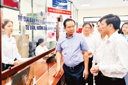 Chủ tịch Ủy ban nhân dân Thành phố Hồ Chí Minh Nguyễn Văn Được trực tiếp khảo sát tình hình hoạt động tại Trung tâm Phục vụ hành chính công phường Bà Rịa, ngày 4/8/2025