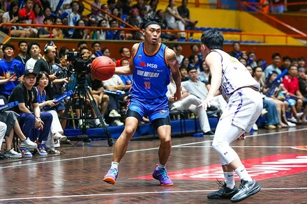 Hanoi Buffaloes lần thứ ba gieo sầu cho Nha Trang Dolphins. (Ảnh: VBA)