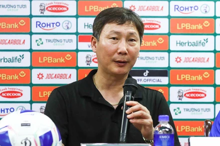 Huấn luyện viên Kim Sang Sik tại buổi họp báo sau trận thắng 1-0 U23 Yemen. (Ảnh: VFF)