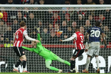 Bàn thắng của Madueke vào lưới Brentford giúp Arsenal vươn lên dẫn trước 1-0. (Ảnh: Arsenal FC)