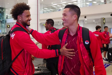 Các tuyển thủ nói lời tạm biệt trước khi trở về câu lạc bộ chủ quản. (Ảnh: VFF)