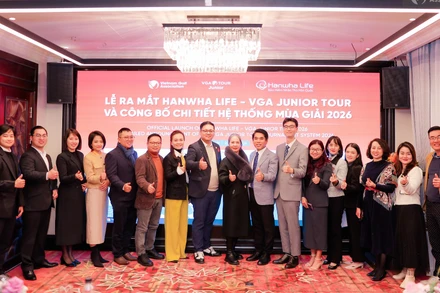 Các đại biểu tham dự sự kiện chụp hình lưu niệm. (Ảnh: VGA)