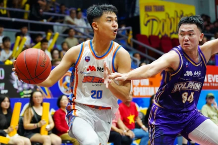 Hanoi Buffaloes thi đấu bứt phá để vươn lên dẫn trước 2-0 tại vòng chung kết VBA 2025. (Ảnh: VBA)